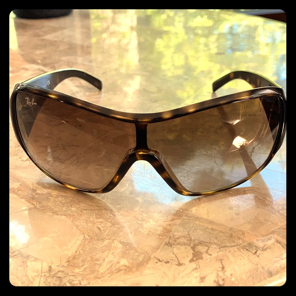 Ray-Ban Wraparound Ladies Sunglassed